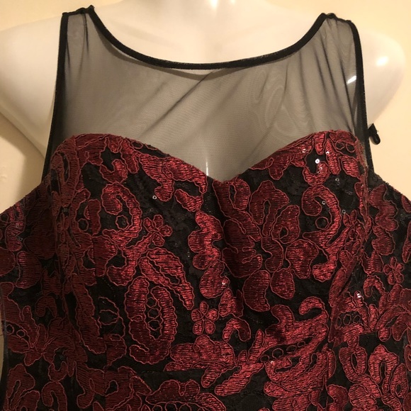 Formal Dress - Picture 3 of 8